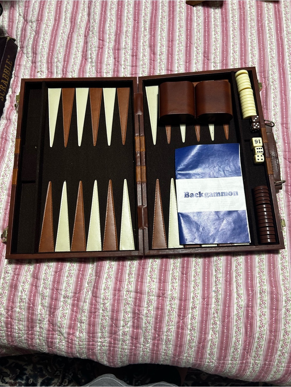 Classic Vintage Backgammon Set In Faux Leather Briefcase Complete all pieces